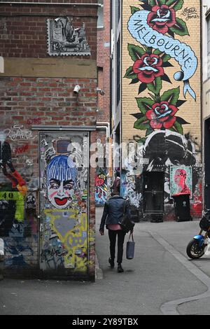 Vue sur AC DC Lane et ses graffitis à Melbourne, Australie Banque D'Images