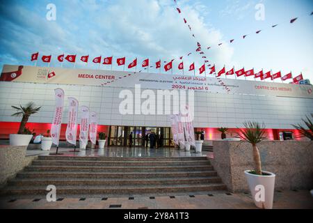 Tunis, Tunisie. 3 octobre 2024. Tunis, Tunisie. 03 octobre 2024. Le siège de la haute Commission électorale indépendante (ISIE) de Tunisie lors de la cérémonie d'ouverture du Centre des médias. Le Centre des médias accueillera des journalistes internationaux couvrant l'élection présidentielle tunisienne du 6 octobre 2024. Le président de la commission électorale tunisienne, Farouk Bouasker, est intervenu lors de la cérémonie (crédit image : © Hasan mrad/IMAGESLIVE via ZUMA Press Wire) USAGE ÉDITORIAL SEULEMENT! Non destiné à UN USAGE commercial ! Banque D'Images