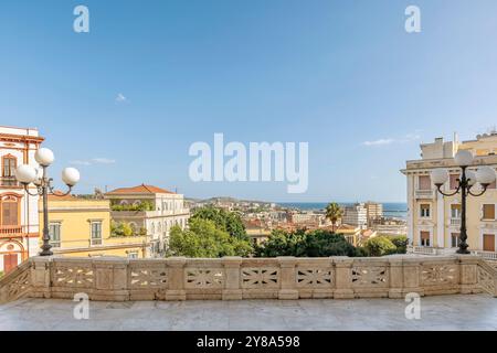 Vue aérienne panoramique de Cagliari, Italie, depuis le bastion de Saint Rémy Banque D'Images