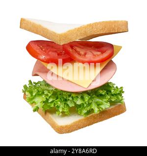 Sandwich de pain blanc frais avec des couches d'ingrédients isolés Banque D'Images