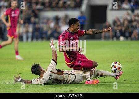 L'attaquant du LAFC Cristian Olivera (13) Challenges distingués par le défenseur de Louis City Akil Watts (20) avec un tacle de glisse lors d'un match de la MLS, mercredi 2 octobre 20 Banque D'Images