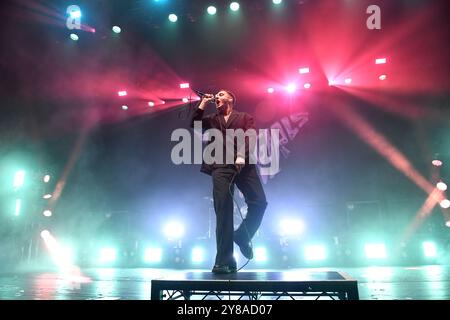 ROYAUME-UNI. 03 Oct, 2024. LONDRES, ANGLETERRE - 03 OCTOBRE : Henry Camamile des Sea Girls se produisant à la Brixton Academy le 03 octobre 2024 à Londres, Angleterre. CAP/Mar © Mar/Capital Pictures crédit : Capital Pictures/Alamy Live News Banque D'Images