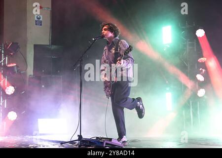 ROYAUME-UNI. 03 Oct, 2024. LONDRES, ANGLETERRE - 03 OCTOBRE : Rory Young des Sea Girls se produit à la Brixton Academy le 03 octobre 2024 à Londres, Angleterre. CAP/Mar © Mar/Capital Pictures crédit : Capital Pictures/Alamy Live News Banque D'Images