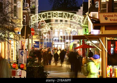 Rue commerçante Sachsentor et marché de Noël à Bergedorf, Hambourg, Allemagne, Einkaufsstraße Sachsentor und Weihnachtsmarkt à Bergedorf, Deutschlan Banque D'Images