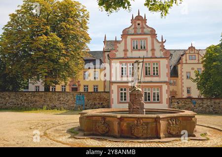 Eh bien à Burggrafiat, le château dans le parc du château de Friedberg, l'un des plus grands complexes de château en Allemagne, Allemagne, Hesse, Friedberg Banque D'Images