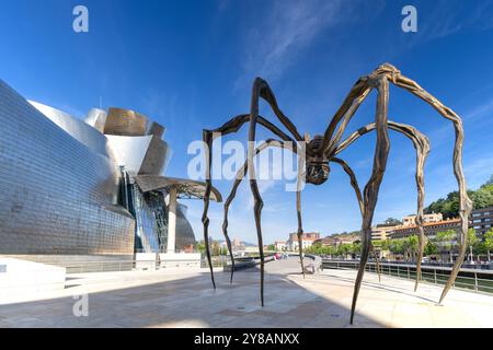 Musée Guggenheim Bilbao, sculpture d'araignée sur le côté nord, Espagne, Bilbao Banque D'Images