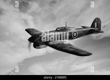 Un prototype du Hawker Tornado, un chasseur monoplace britannique conçu pendant la seconde Guerre mondiale pour la Royal Air Force en remplacement du Hawker Hurricane. La production prévue de Tornados a été annulée après que le moteur pour lequel elle était conçue, le Rolls-Royce Vulture, s'est avéré peu fiable en service. Banque D'Images