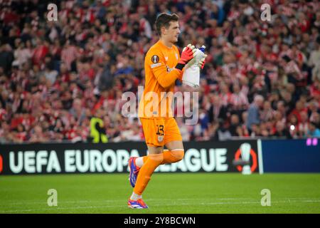 Bilbao, Espagne. 03 Oct, 2024. Le gardien de but de l'Athletic Club, Julen Agirrezabala (13 ans), applaudit la foule lors du match de la deuxième phase de l'UEFA Europa League 2024-25 opposant l'Athletic Club et l'AZ Alkmaar le 03 octobre 2024 au stade San Mamés de Bilbao, en Espagne. (Photo d'Alberto Brevers/Pacific Press) crédit : Pacific Press Media production Corp./Alamy Live News Banque D'Images