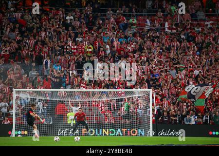 Bilbao, Euskadi, Espagne. 3 octobre 2024. Bilbao, Espagne, 03 octobre 2024 : les fans de l'Athletic Club lors du match 2024'''25 UEFA Europa League Group Stage Round 2 entre l'Athletic Club et l'AZ Alkmaar le 03 octobre 2024 au stade San Mamés de Bilbao, Espagne. (Crédit image : © Alberto Brevers/Pacific Press via ZUMA Press Wire) USAGE ÉDITORIAL SEULEMENT! Non destiné à UN USAGE commercial ! Banque D'Images