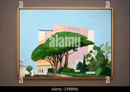 Dirigé par David Hockney's Sun-Drenched vue du sud de la France dans les années soixante et l'un des premiers autoportraits d'Andy Warhol aux côtés d'une exposition de vente en deux parties d'art moderne et contemporain Blue chip mettant en vedette les goûts de Kandinsky, Picasso, de Kooning, Warhol & Guston, gilet anti-coup de poignard de Stormzy porté à Glastonbury dessiné par Banksy à Londres 3-9 octobre et voyageant à Paris pour le 12-24 octobre 2024. Banque D'Images