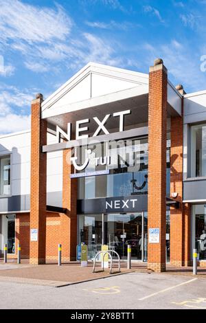 Ensuite, avec Tui Travel Shop au Grand Junction Retail Park à Crewe Cheshire au Royaume-Uni Banque D'Images