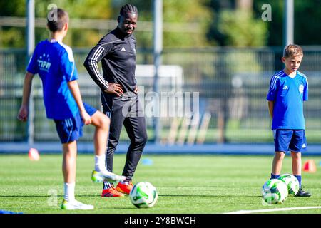 Rotterdam, pays-Bas. 04 octobre 2024. ROTTERDAM, 04-10-2024, Jeffrey Sarpong pendant son travail d'entraîneur de TIFA sports crédit : Pro Shots/Alamy Live News Banque D'Images