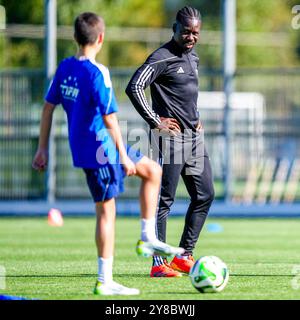 Rotterdam, pays-Bas. 04 octobre 2024. ROTTERDAM, 04-10-2024, Jeffrey Sarpong pendant son travail d'entraîneur de TIFA sports crédit : Pro Shots/Alamy Live News Banque D'Images