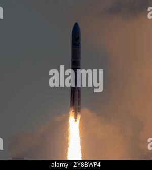 Cap Canaveral, États-Unis. 04 octobre 2024. ULA a lancé sa nouvelle mission d'essai Vulcan CERT-2 à 7h25 ED du SLC-41 Sunrise avec deux millions de livres de poussée Cape Canaveral Brevard County Florida USA. (Photo de Scott Schilke/SipaUSA) crédit : Sipa USA/Alamy Live News Banque D'Images