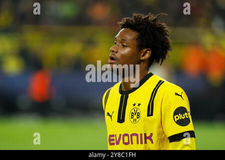 Ligue des champions (24/25), Spieltag 2 : Borussia Dortmund - Celtic Glasgow, signal Iduna Park, Julien Duranville (Borussia Dortmund) / DFB / DFL RÈGLEMENTATIONS INTERDISENT TOUTE UTILISATION DE PHOTOGRAPHIES COMME SÉQUENCES D'IMAGES ET/OU QUASI-VIDÉO. Banque D'Images