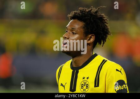 Ligue des champions (24/25), Spieltag 2 : Borussia Dortmund - Celtic Glasgow, signal Iduna Park, Julien Duranville (Borussia Dortmund) / DFB / DFL RÈGLEMENTATIONS INTERDISENT TOUTE UTILISATION DE PHOTOGRAPHIES COMME SÉQUENCES D'IMAGES ET/OU QUASI-VIDÉO. Banque D'Images