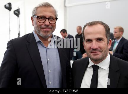 PHOTO D’ARCHIVE : Jimmy HARTWIG aura 70 ans le 5 octobre 2024, Jimmy HARTWIG (à gauche) et Manuel BAUM (entraîneur U20) posant la première pierre de la nouvelle DFB et de son académie le 26 septembre 2019 à Francfort/Allemagne. ? Banque D'Images