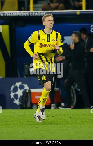 Ligue des champions (24/25), Spieltag 2 : Borussia Dortmund - Celtic Glasgow, signal Iduna Park, Maximilian Beier (Borussia Dortmund) / DFB / DFL RÈGLEMENTATIONS INTERDISENT TOUTE UTILISATION DE PHOTOGRAPHIES COMME SÉQUENCES D'IMAGES ET/OU QUASI-VIDÉO. Banque D'Images