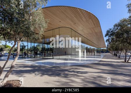 Vue extérieure de l'Apple Park Visitor Center dans la Silicon Valley, Californie. Banque D'Images