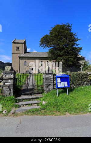 Vue estivale sur l'église St Cuthberts, le village de Kentmere, le parc national de Lake District ; Cumbria ; Angleterre ; Royaume-Uni Banque D'Images