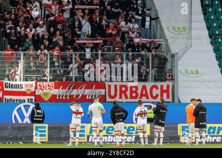 Wolfsburg, Deutschland. 28 septembre 2024. firo : 28.09.2024, Football, Football, 1. Ligue, 1. Bundesliga, VfL Wolfsburg - VfB Stuttgart L'équipe de VfB Stuttgart dans la courbe des fans, fan block, jubilation finale, émotion, acclamations, crédit : dpa/Alamy Live News Banque D'Images