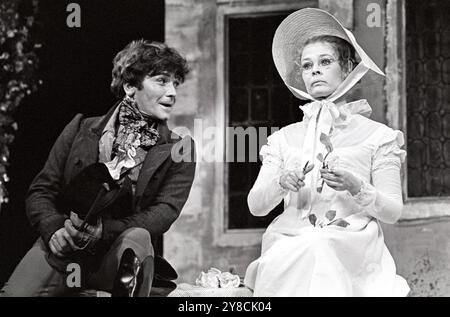 Michael Williams (Charles Courtly), Judi Dench (Grace Harkaway) à LONDRES ASSURANCE de Dion Boucicault à la Royal Shakespeare Company (RSC), Aldwych Theatre, Londres WC2 26/06/1970 décor : Alan Tagg costumes : David Walker réalisateur : Ronald Eyre Banque D'Images