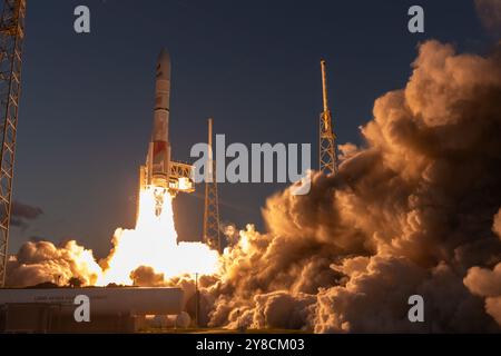 Cap Canaveral, États-Unis. 04 octobre 2024. ULA a lancé sa nouvelle mission d'essai Vulcan CERT-2 à 7h25 ED du SLC-41 Sunrise avec deux millions de livres de poussée Cape Canaveral Brevard County Florida USA. (Photo de Scott Schilke/SipaUSA) crédit : Sipa USA/Alamy Live News Banque D'Images