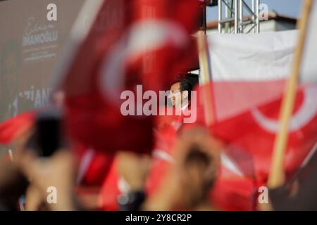 Gaziantep, Turquie. 26 avril 2023. Le maire d’Istanbul, Ekrem Imamoglu, du Parti républicain du peuple (CHP), se joint à un rassemblement électoral dans le centre de la ville de Gaziantep, dans le sud de Turkiye. Des élections présidentielles et législatives doivent avoir lieu à Turkiye le 14 mai Banque D'Images