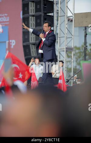 Gaziantep, Turquie. 26 avril 2023. Le maire d’Istanbul, Ekrem Imamoglu, du Parti républicain du peuple (CHP), se joint à un rassemblement électoral dans le centre de la ville de Gaziantep, dans le sud de Turkiye. Des élections présidentielles et législatives doivent avoir lieu à Turkiye le 14 mai Banque D'Images