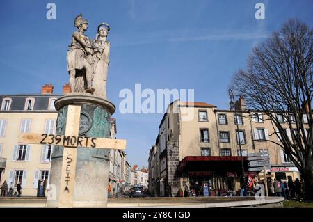 Les employés DE SEITA manifestent contre la fermeture du tissu de cigarettes, Rioms, Puy-de-Dôme, région Auvergne-Rhône-Alpes, France Banque D'Images