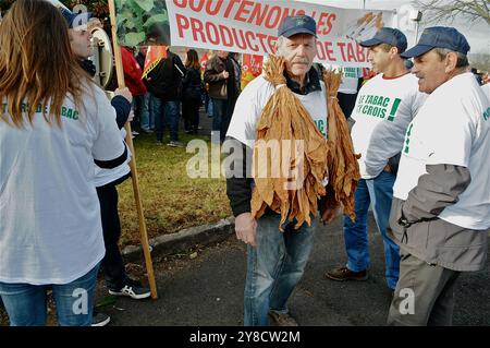 Les employés DE SEITA manifestent contre la fermeture du tissu de cigarettes, Rioms, Puy-de-Dôme, région Auvergne-Rhône-Alpes, France Banque D'Images