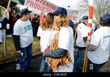 Les employés DE SEITA manifestent contre la fermeture du tissu de cigarettes, Rioms, Puy-de-Dôme, région Auvergne-Rhône-Alpes, France Banque D'Images