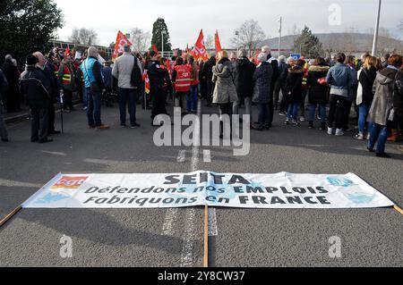 Les employés DE SEITA manifestent contre la fermeture du tissu de cigarettes, Rioms, Puy-de-Dôme, région Auvergne-Rhône-Alpes, France Banque D'Images