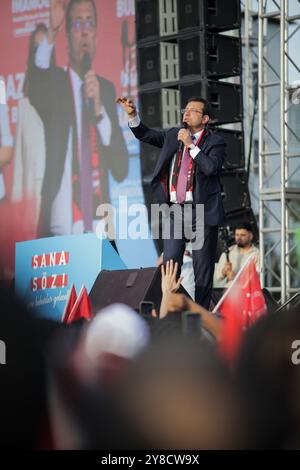 Gaziantep, Turquie. 26 avril 2023. Le maire d’Istanbul, Ekrem Imamoglu, du Parti républicain du peuple (CHP), se joint à un rassemblement électoral dans le centre de la ville de Gaziantep, dans le sud de Turkiye. Des élections présidentielles et législatives doivent avoir lieu à Turkiye le 14 mai Banque D'Images