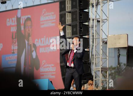 Gaziantep, Turquie. 26 avril 2023. Le maire d’Istanbul, Ekrem Imamoglu, du Parti républicain du peuple (CHP), se joint à un rassemblement électoral dans le centre de la ville de Gaziantep, dans le sud de Turkiye. Des élections présidentielles et législatives doivent avoir lieu à Turkiye le 14 mai Banque D'Images