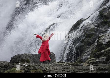 6 septembre 2024 - Huldra du sud de la Norvège, un esprit forestier insaisissable de la mythologie nordique. attire les hommes dans les bois pour les séduire - selon Banque D'Images