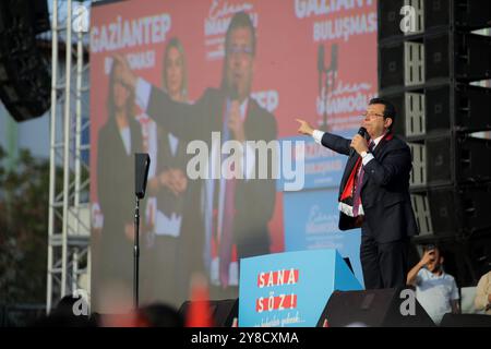 Gaziantep, Turquie. 26 avril 2023. Le maire d’Istanbul, Ekrem Imamoglu, du Parti républicain du peuple (CHP), se joint à un rassemblement électoral dans le centre de la ville de Gaziantep, dans le sud de Turkiye. Des élections présidentielles et législatives doivent avoir lieu à Turkiye le 14 mai Banque D'Images