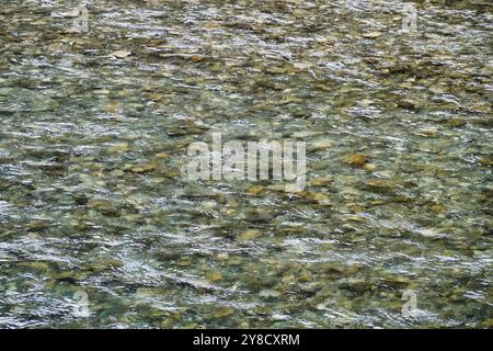 6 septembre 2024 - Norvège méridionale la rivière parallèle à la ligne de chemin de fer FlŒm, la ligne FlŒmsbana voyageant entre Myrdal et Flam - le Journe Banque D'Images