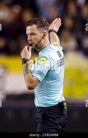 ARNHEM, 04-10-2024, Stadium GelreDome, football, Keukenkampioen divisie, saison 2023/2024, arbitre Robin Hensgens pendant le match vitesse - FC Volendam crédit : Pro Shots/Alamy Live News Banque D'Images