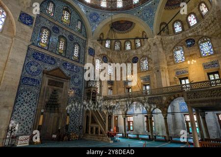 Istanbul, Turquie - 13 septembre 2024 : intérieur de la mosquée Sokollu Mehmed Pacha à Istanbul, Turquie. Banque D'Images