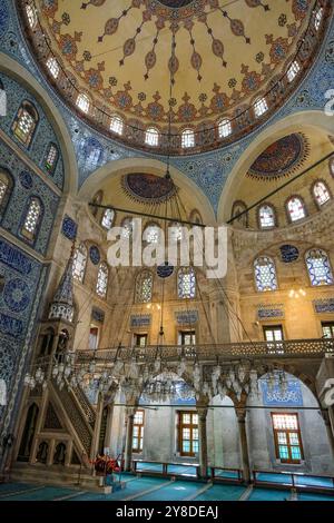 Istanbul, Turquie - 13 septembre 2024 : intérieur de la mosquée Sokollu Mehmed Pacha à Istanbul, Turquie. Banque D'Images