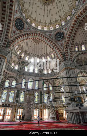 Istanbul, Turquie - 25 septembre 2024 : Mosquée Fatih ou Mosquée du Conquérant dans le district de Fatih à Istanbul, Turquie. Banque D'Images