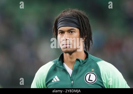 Varsovie, Pologne. 03 Oct, 2024. Maxi Oyedele de Legia Warszawa vu lors du match de l'UEFA Conference League 2024/2025 entre Legia Warszawa et Real Betis Balompie au stade municipal Marshall Jozef Pilsudskis de Legia Varsovie. Score final : Legia Warszawa 1:0 Real Betis Balompie. (Photo de Grzegorz Wajda/SOPA images/SIPA USA) crédit : SIPA USA/Alamy Live News Banque D'Images