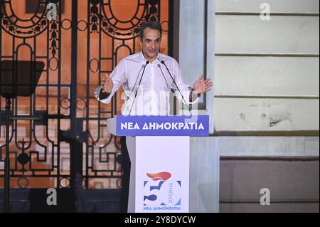 Le parti au pouvoir, Nouvelle démocratie, célèbre son 50e anniversaire le premier ministre grec Kyriakos Mitsotakis s'adresse à ses partisans lors de la célébration du 50e anniversaire du parti politique au pouvoir, Nouvelle démocratie. Athènes Grèce Copyright : xNicolasxKoutsokostasxNicolasxKoutsokostasx DSC 202410040514 Banque D'Images