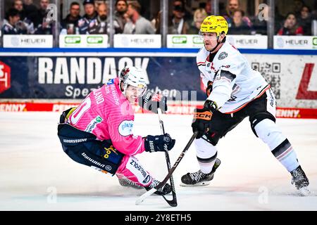 Tyler Boland (Iserlohn Roosters, #10) Reid McNeill (Loewen Frankfurt, #4), GER, Iserlohn Roosters v. Loewen Frankfurt, Eishockey, Penny-DEL, 06. Spieltag, Spielzeit 2024/2025, 04.10.2024, Foto : Jonas Brockmann/Eibner-Pressefoto Banque D'Images