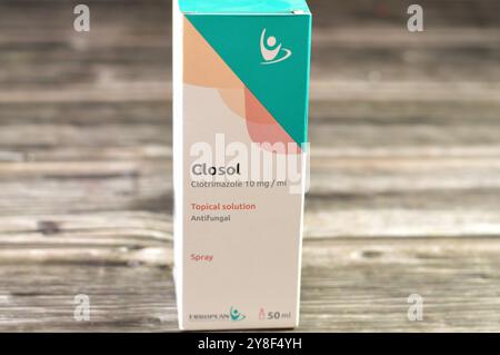 Le Caire, Egypte, septembre 29 2024 : Closol Clotrimazol 10mg solution topique antifongique spray, un médicament antifongique qui est utilisé pour traiter une variété o Banque D'Images