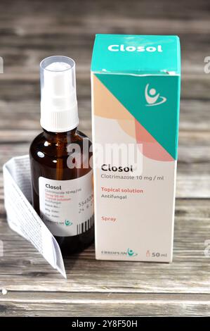 Le Caire, Egypte, septembre 29 2024 : Closol Clotrimazol 10mg solution topique antifongique spray, un médicament antifongique qui est utilisé pour traiter une variété o Banque D'Images