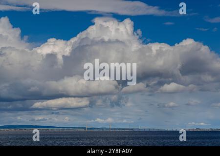 Nuage de cumulonimbus au-dessus de l'estuaire de la Severn Banque D'Images