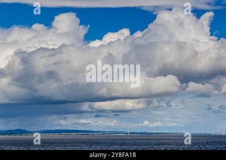 Nuage de cumulonimbus au-dessus de l'estuaire de la Severn Banque D'Images