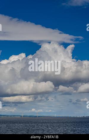 Nuage de cumulonimbus au-dessus de l'estuaire de la Severn Banque D'Images